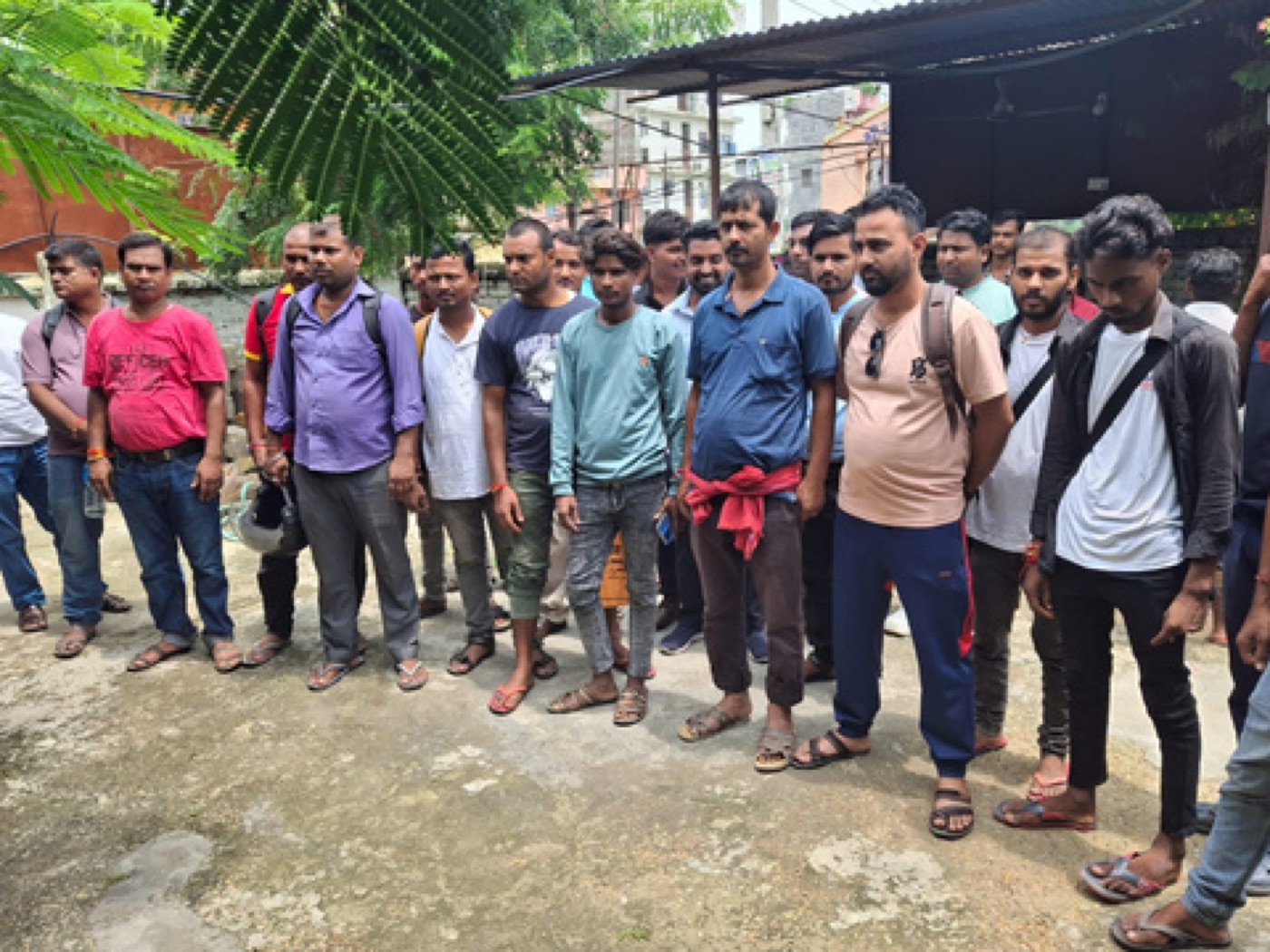A mobilisation group assembled before travel